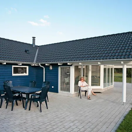 Semesterbostad 10 Person In Rodby-by Traum *