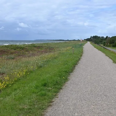 10 Person In Rodby-by Traum