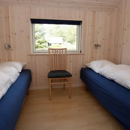 10 Person In Rodby-by Traum *