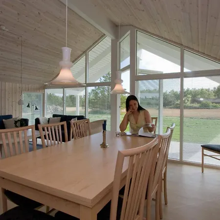 10 Person In Rodby-by Traum
